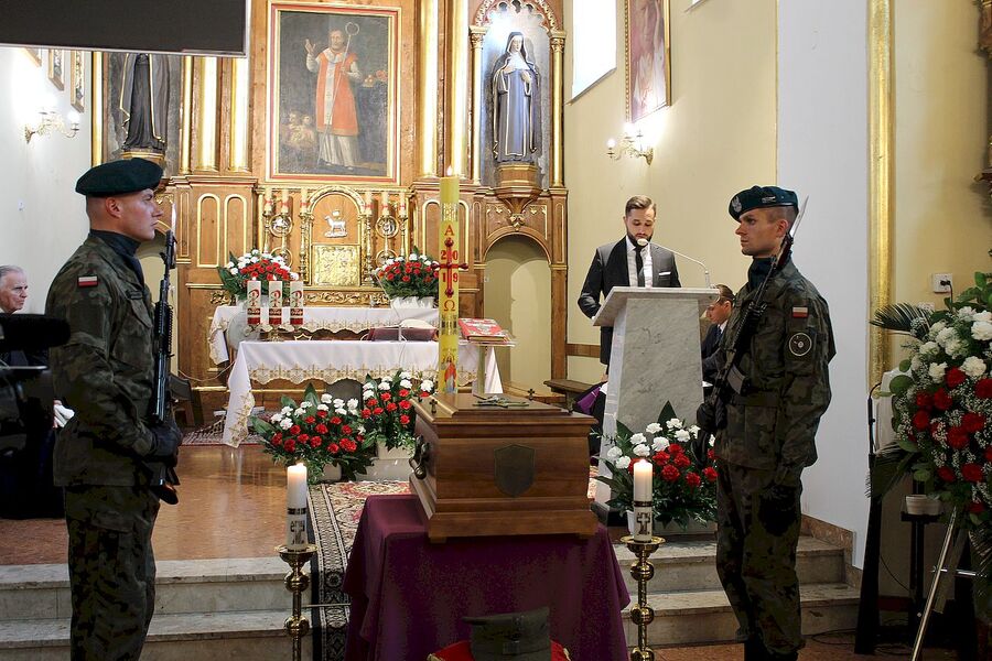 29 sierpnia 2019, Łękawica. Uroczystości pogrzebowe Wiesława Budzika „Rolanda”