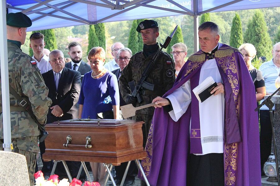 29 sierpnia 2019, Łękawica. Uroczystości pogrzebowe Wiesława Budzika „Rolanda”