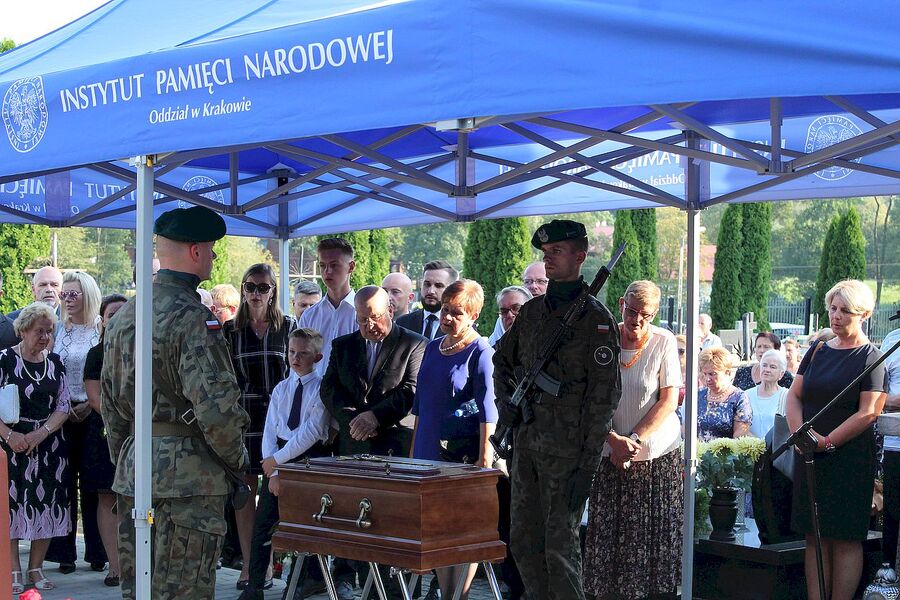 29 sierpnia 2019, Łękawica. Uroczystości pogrzebowe Wiesława Budzika „Rolanda”
