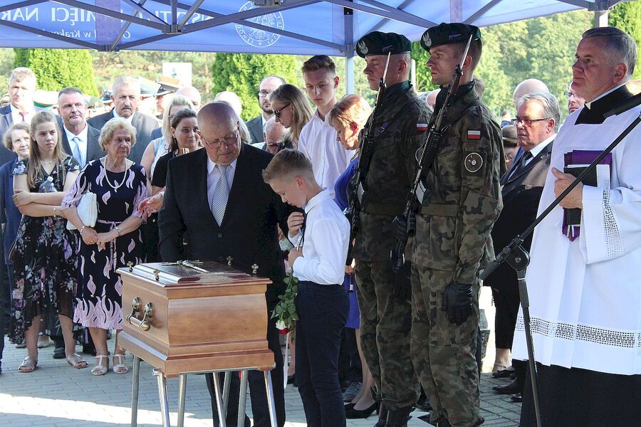 29 sierpnia 2019, Łękawica. Uroczystości pogrzebowe Wiesława Budzika „Rolanda”