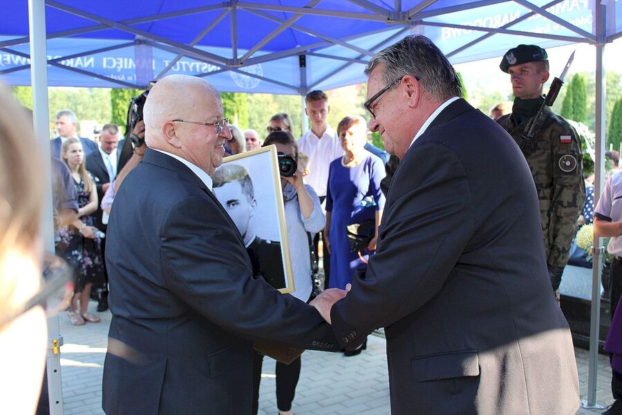 29 sierpnia 2019, Łękawica. Uroczystości pogrzebowe Wiesława Budzika „Rolanda”