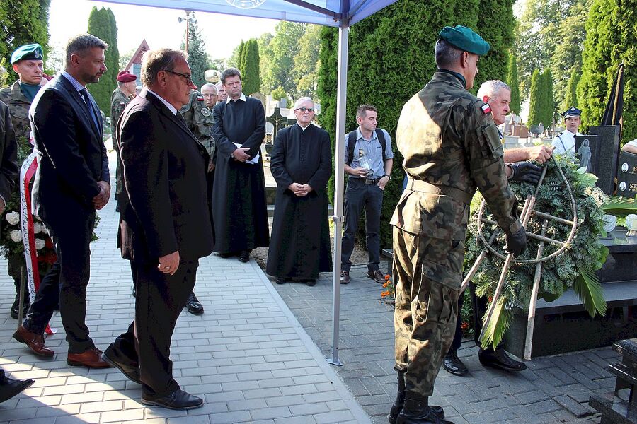 29 sierpnia 2019, Łękawica. Uroczystości pogrzebowe Wiesława Budzika „Rolanda”