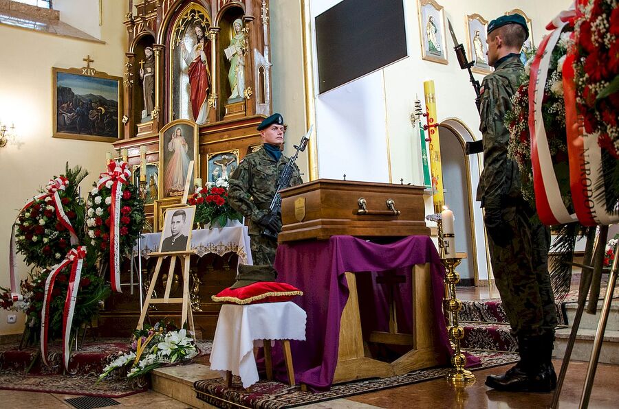 29 sierpnia 2019, Łękawica. Uroczystości pogrzebowe Wiesława Budzika „Rolanda”