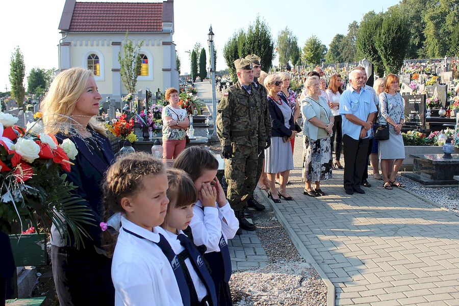 1 września 2019. Uroczystości na cmentarzu w Morawicy przy grobie kpt. Mieczysława Medweckiego, pierwszego polskiego pilota, poległego we wrześniu 1939 r.