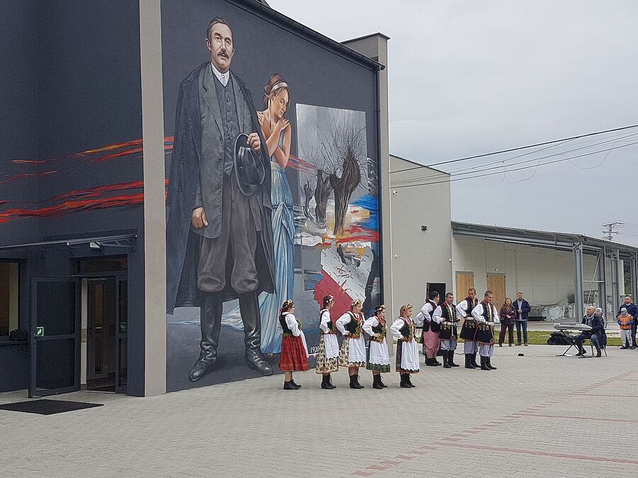 25 września 2019. Odsłonięcie muralu w Wierzchosławicach