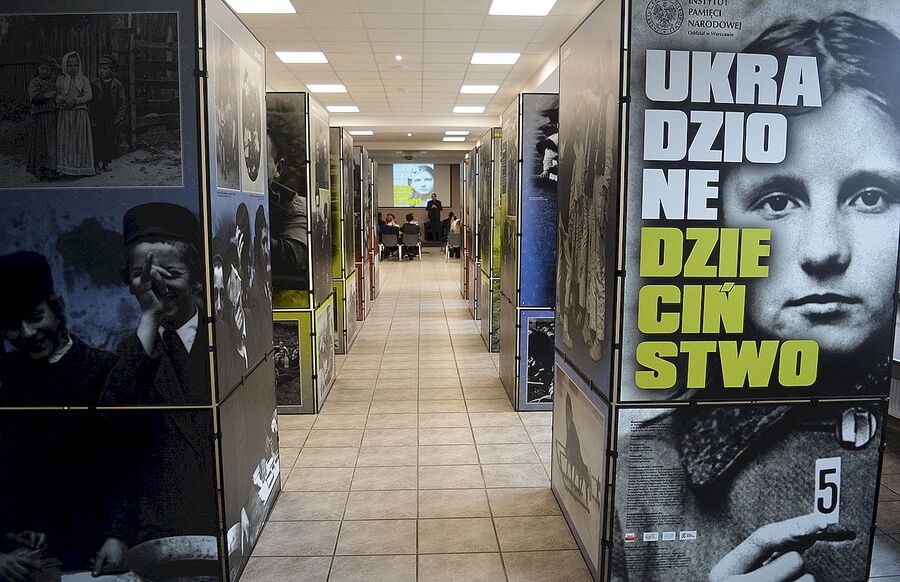 Wystawa „Ukradzione dzieciństwo” w Kielcach