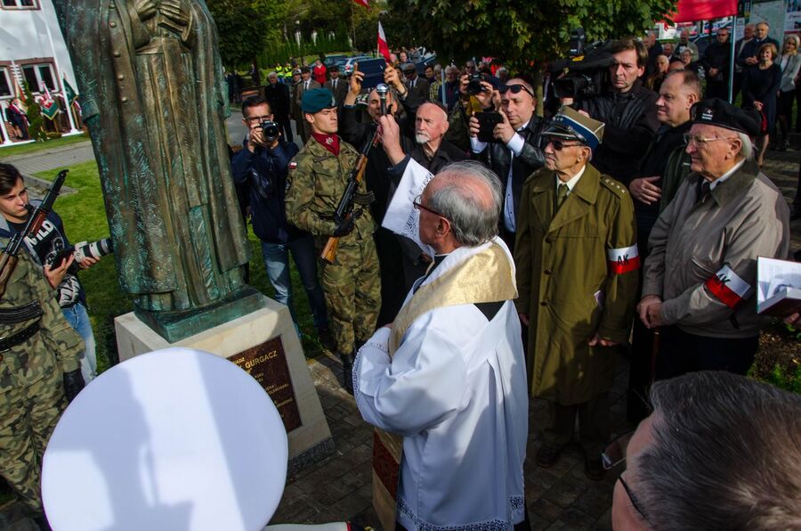 11 października 2019. Odsłonięcie pomnika ks. Władysława Gurgacza w Łabowej