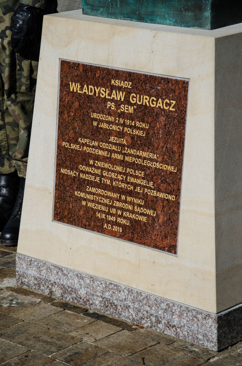 11 października 2019. Odsłonięcie pomnika ks. Władysława Gurgacza w Łabowej