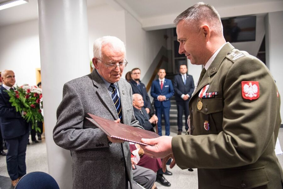 Odsłonięcie tablicy upamiętniającej TZHP „Buki” i „Sępy” – Myślenice, 8 listopada 2019