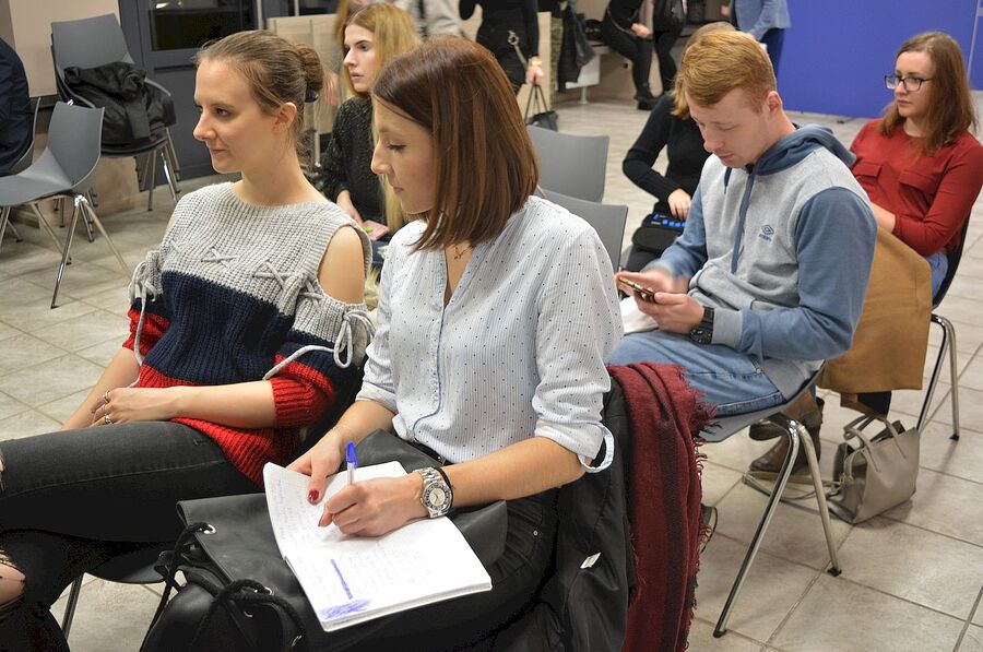 21 listopada 2019. Na kieleckim „Przystanku Historia” dyskutowano o transformacji organów bezpieczeństwa PRL