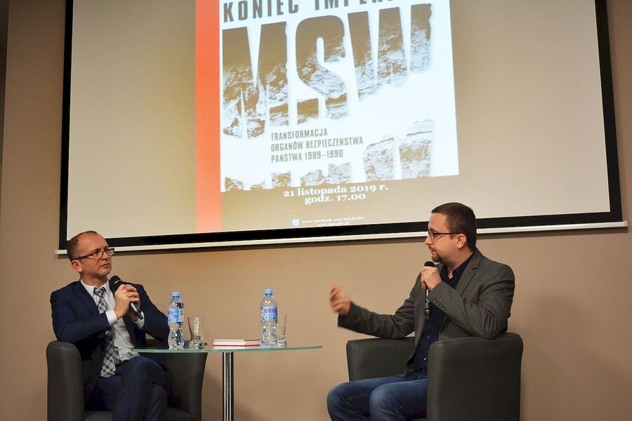 21 listopada 2019. Na kieleckim „Przystanku Historia” dyskutowano o transformacji organów bezpieczeństwa PRL