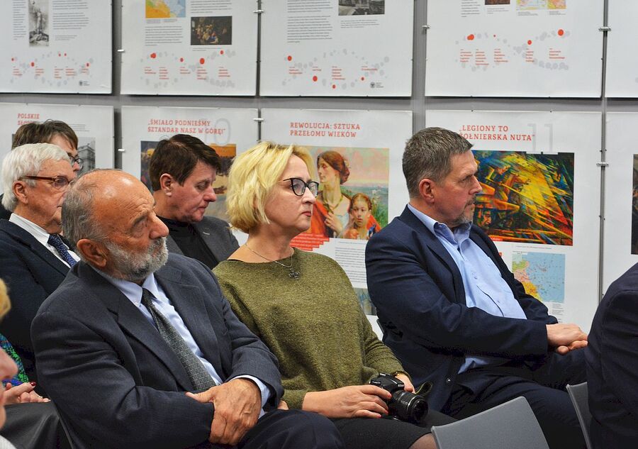 2 grudnia 2019 w Kielcach odbył się wernisaż wystawy i pokaz filmu o Januszu Kurtyce