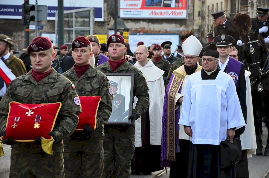 Kraków, 21 grudnia 2019. Uroczystości pogrzebowe gen. Tadeusza Bieńkowicza „Rączego”