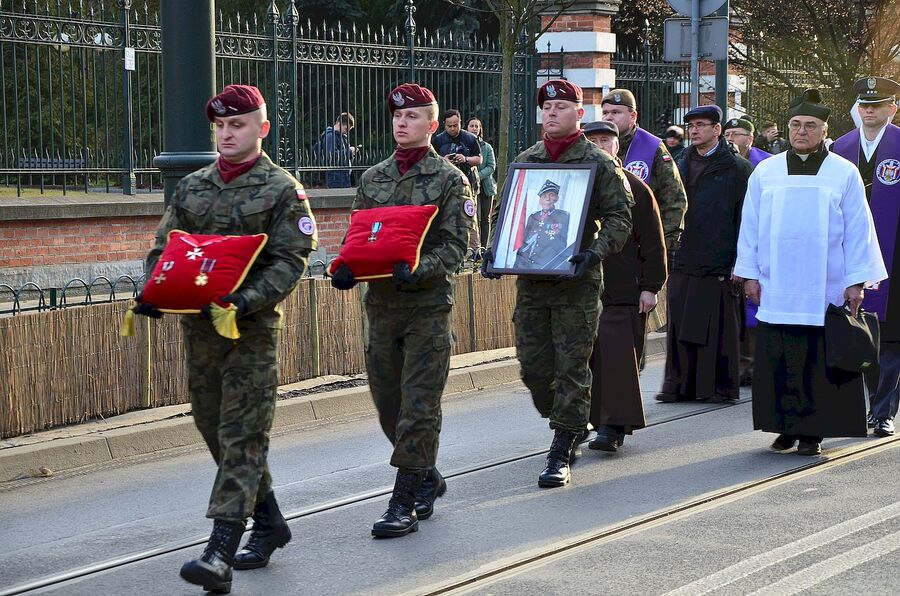 Kraków, 21 grudnia 2019. Uroczystości pogrzebowe gen. Tadeusza Bieńkowicza „Rączego”