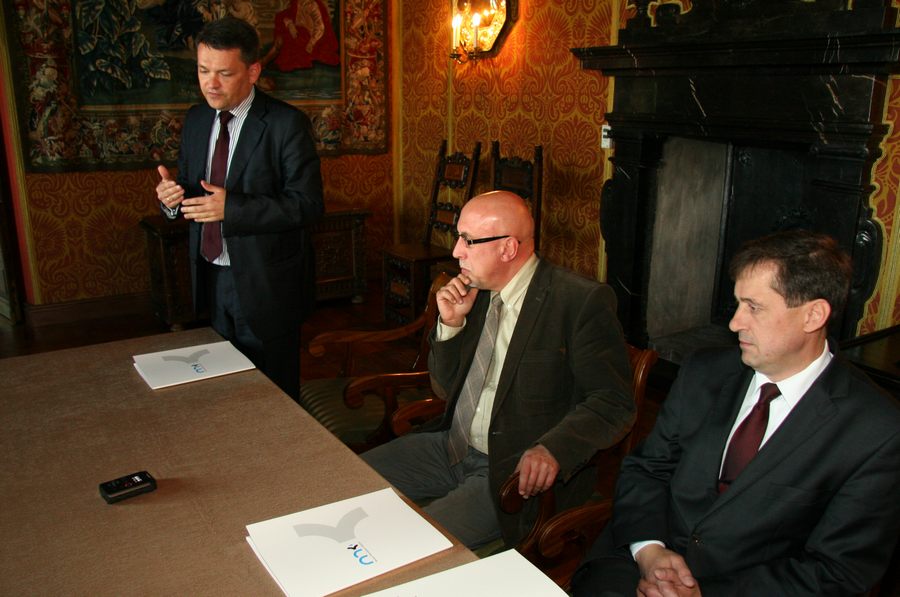 Od lewej: Dyrektor Muzeum Narodowego w Kielcach – dr Robert Kotowski, Dyrektor Oddziału IPN w Krakowie – dr Marek Lasota, Naczelnik Delegatury IPN w Kielcach – Leszek Bukowski