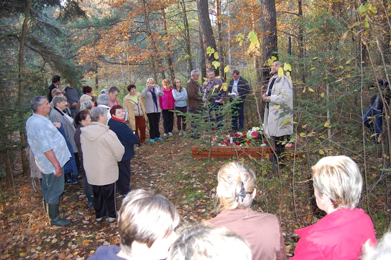 Modlitwa przy grobie nieznanego żołnierza poległego pod Kajetanowem