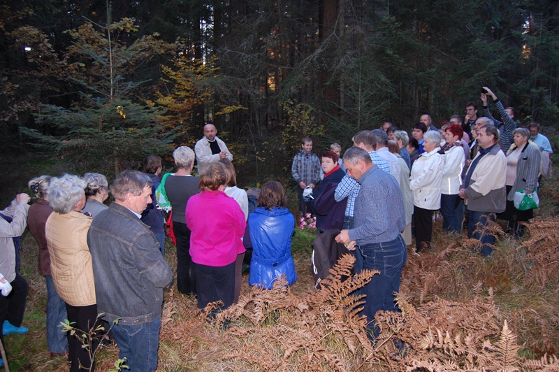 Przy żołnierskiej mogile