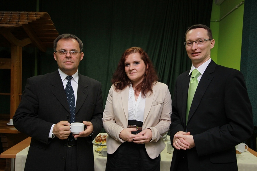 Od lewej: Marek Jończyk, Ewa Kołomańska (prelegenci) i Adrian Szczerba (organizator)
