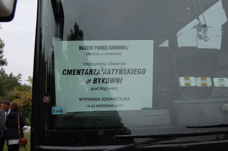 Wyjazd na uroczystość otwarcia cmentarza w Bykowni. Fot. Paweł Naleźniak