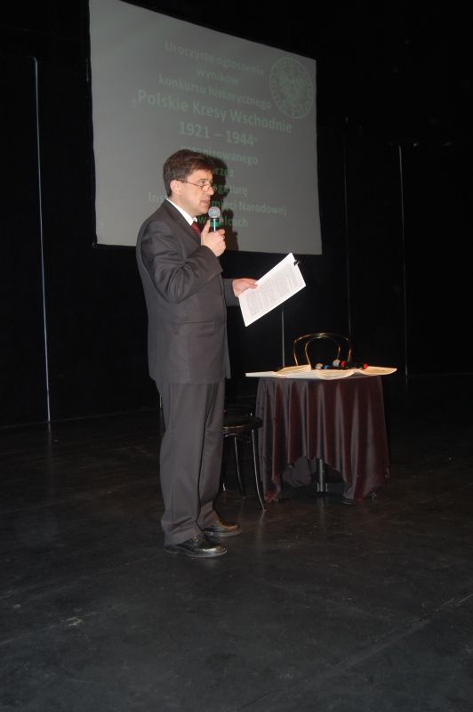 Naczelnik delegatury Leszek Bukowski ogłasza wyniki konkursu