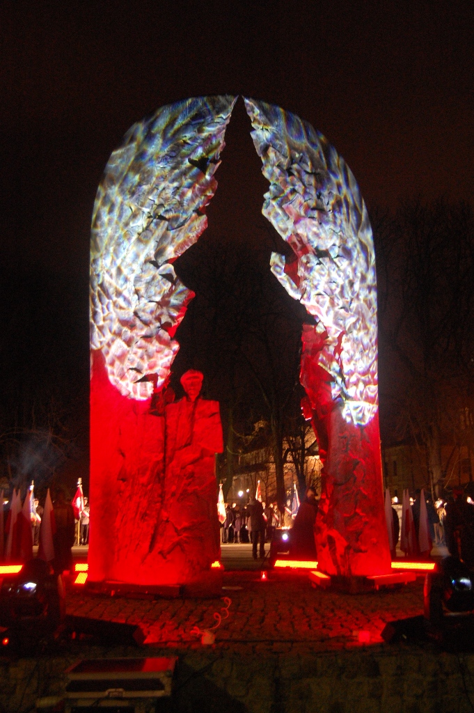 Oficjalne uroczystości państwowe 1 marca 2013 r. pod pomnikiem Armii Krajowej w Kielcach z okazji Narodowego Dnia Pamięci „Żołnierzy Wyklętych