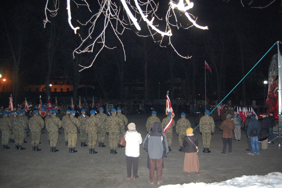 Oficjalne uroczystości państwowe 1 marca 2013 r. pod pomnikiem Armii Krajowej w Kielcach...