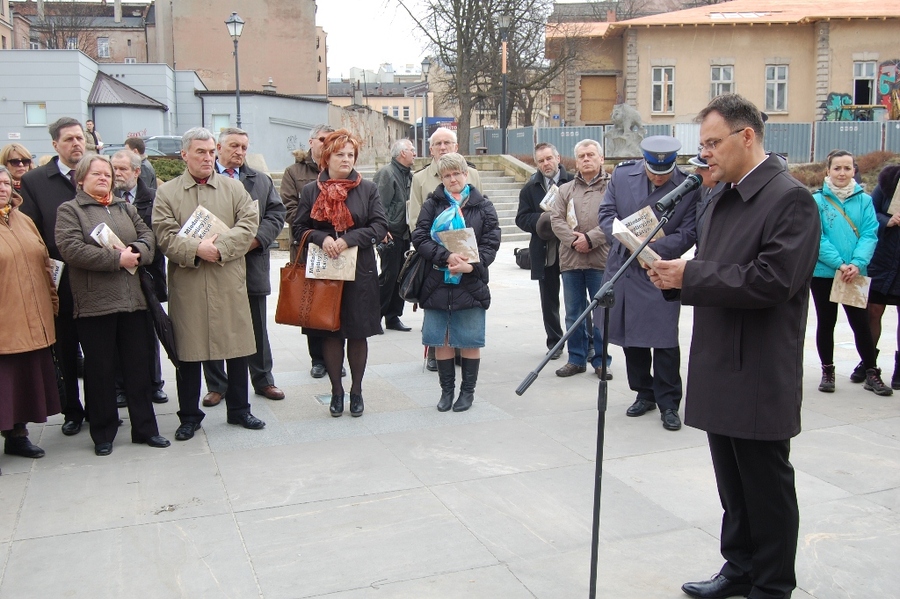 Autor wystawy Marek Jończyk z Delegatury IPN w Kielcach