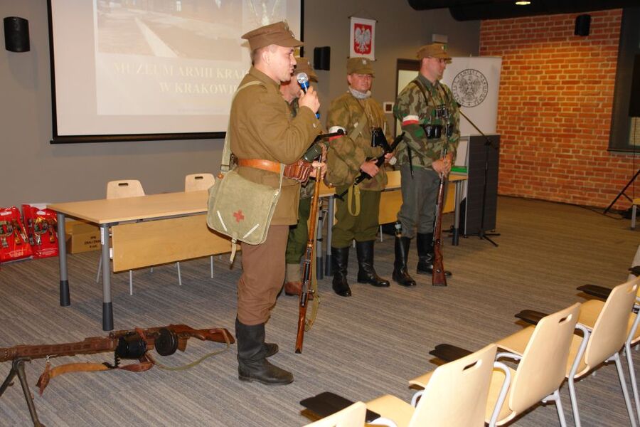 Członkowie grupy rekonstrukcyjnej 