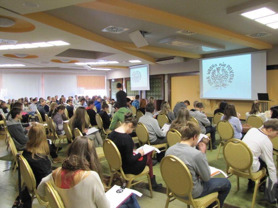  Młodzież w trakcie konkursu