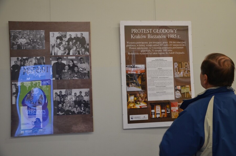 14 lutego 2020. Odsłonięcie tablicy Henryka i Karola Czeczów w Bieżanowie. Fot. Janusz Ślęzak (IPN)