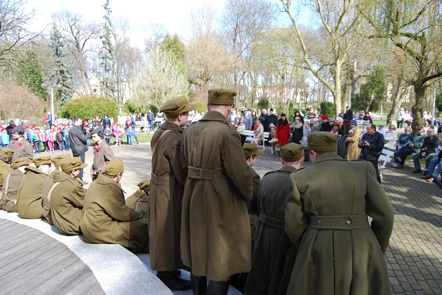 Uczestnicy Marszu  w Parku Zdrojowym