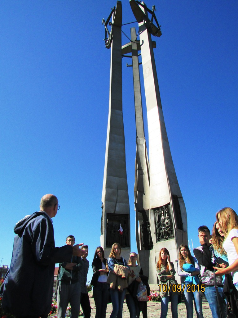 Zdjęcie przy pomniku Poległych Stoczniowców 1970 r. Gdański, 10 września 2015 r.