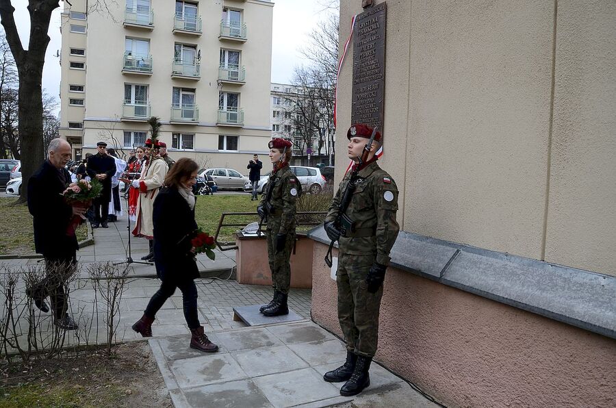 1.03.2020. W Krakowie odsłonięto tablicę pamięci Krystyny i Walerego Pisarków oraz Władysława Dobruckiego. Fot. Janusz Ślęzak (IPN)