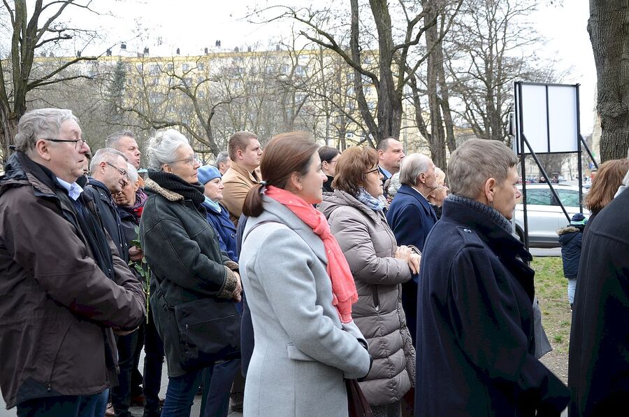 1.03.2020. W Krakowie odsłonięto tablicę pamięci Krystyny i Walerego Pisarków oraz Władysława Dobruckiego. Fot. Janusz Ślęzak (IPN)