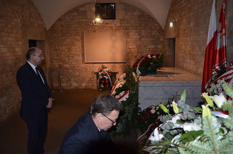 Kierownictwo IPN uczciło w Krakowie ofiary katastrofy smoleńskiej. Fot. Janusz Ślęzak (IPN)