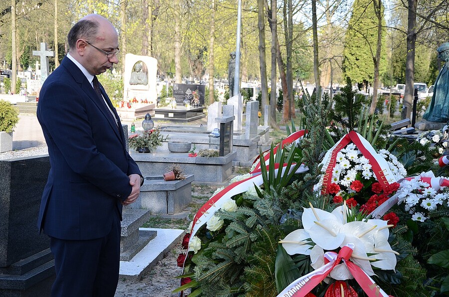 Kierownictwo IPN uczciło w Krakowie ofiary katastrofy smoleńskiej. Fot. Janusz Ślęzak (IPN)