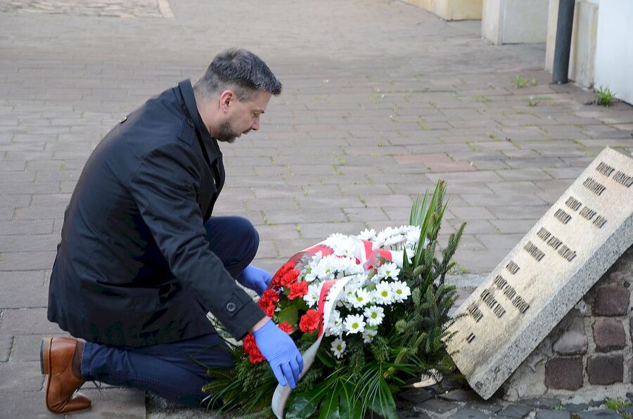 Krzyż Katyński w Krakowie, 10 kwietnia 2020. Fot. Janusz Ślęzak (IPN)