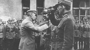 10 maja 1921 r. Piłsudski odznaczył medalami Virtuti Militari wszystkich pilotów eskadry