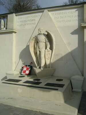 Pomnik ku czci lotników na cmentarzu Orląt Lwowskich