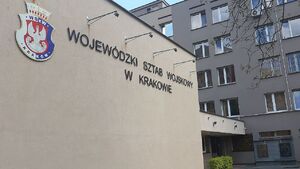 Tablica pamięci ofiar zbrodni katyńskiej na budynku Wojewódzkiego Sztabu Wojskowego w Krakowie