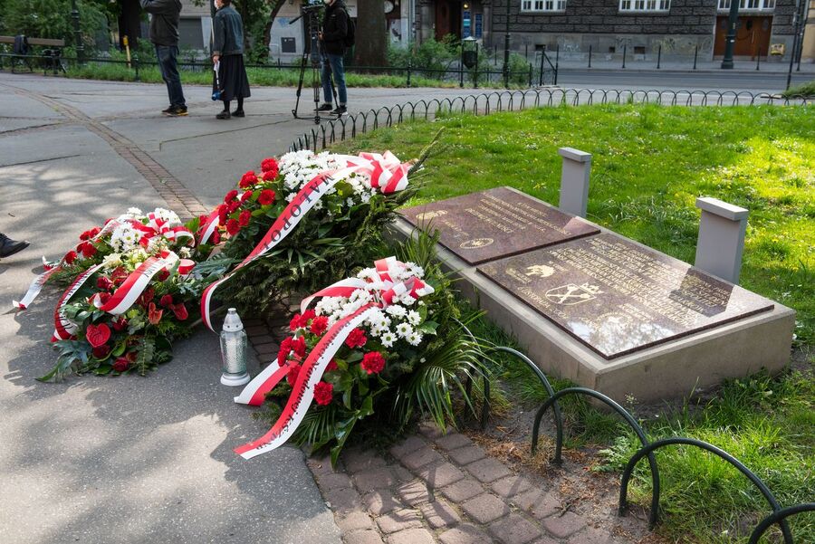 Uroczystość upamiętniająca martyrologię Polaków, więźniów niemieckich obozów koncentracyjnych Ravensbrück, Sachsenhausen i Dachau – Kraków, 30 kwietnia 2020. (fot. Agnieszka Masłowska IPN)