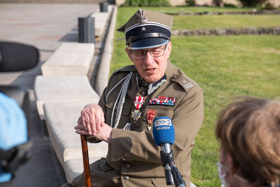 Uroczystość upamiętniająca martyrologię Polaków, więźniów niemieckich obozów koncentracyjnych Ravensbrück, Sachsenhausen i Dachau – Kraków, 30 kwietnia 2020. (fot. Agnieszka Masłowska IPN)