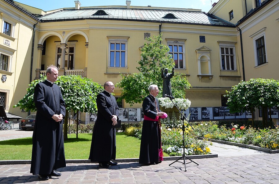 100. rocznica urodzin Jana Pawła II. Uroczystość w kurii krakowskiej. Fot. Janusz Ślęzak (IPN)