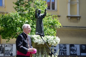 100. rocznica urodzin Jana Pawła II. Uroczystość w kurii krakowskiej. Fot. Janusz Ślęzak (IPN)