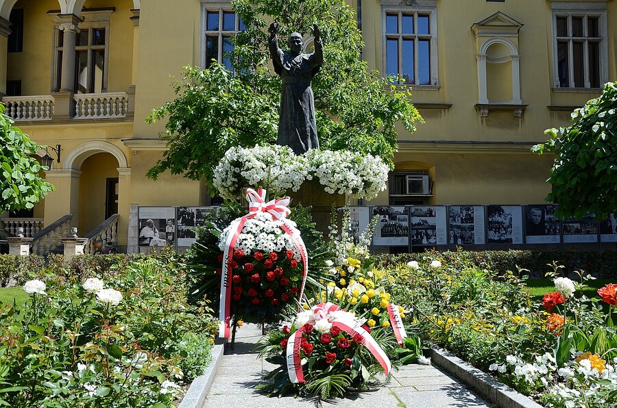 100. rocznica urodzin Jana Pawła II. Uroczystość w kurii krakowskiej. Fot. Janusz Ślęzak (IPN)