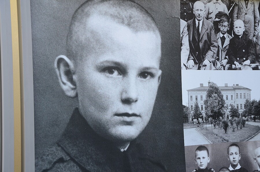 Wystawa na dziedzińcu pałacu biskupów krakowskich. Fot. Janusz Ślęzak (IPN)