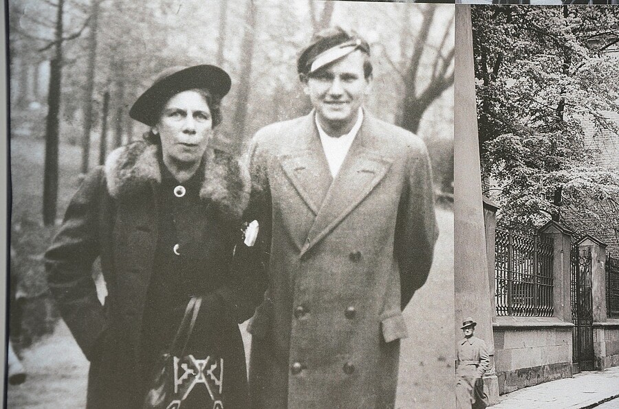 Wystawa na dziedzińcu pałacu biskupów krakowskich. Fot. Janusz Ślęzak (IPN)