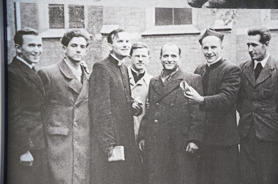 Wystawa na dziedzińcu pałacu biskupów krakowskich. Fot. Janusz Ślęzak (IPN)