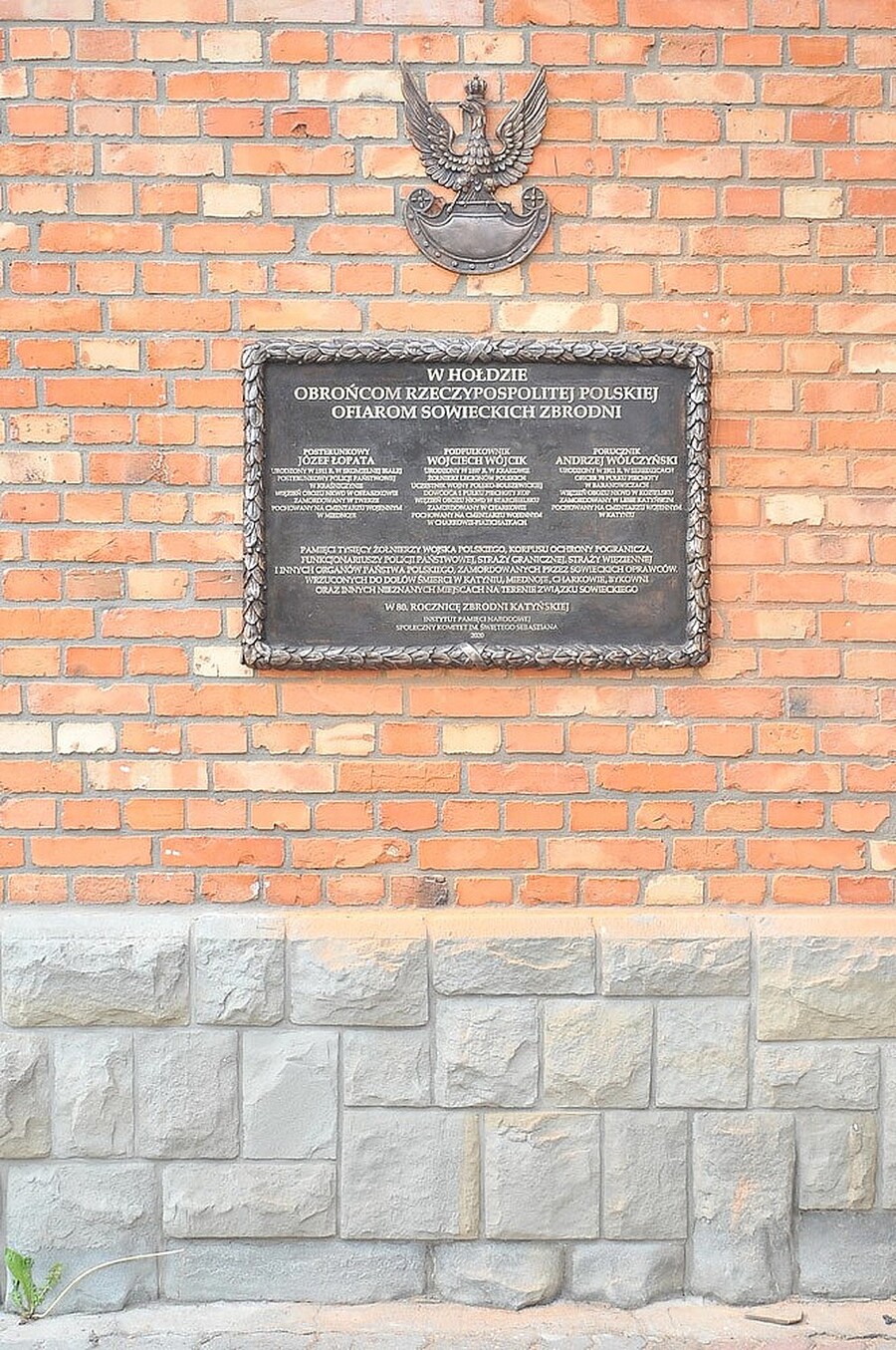 Tablica ofiar zbrodni katyńskiej w Skomielnej Białej. Fot. Andrzej Masłowski