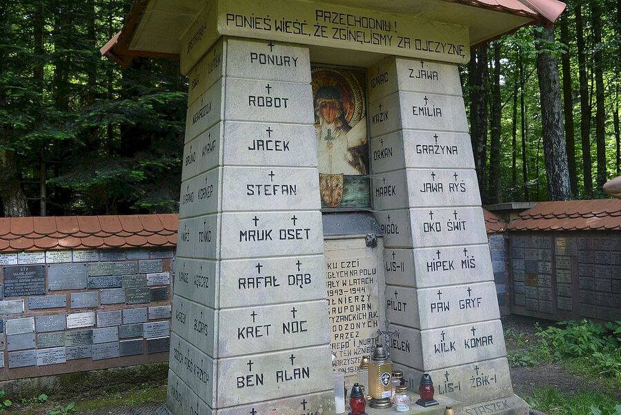 Uroczystości na Wykusie ku czci poległych żołnierzy AK